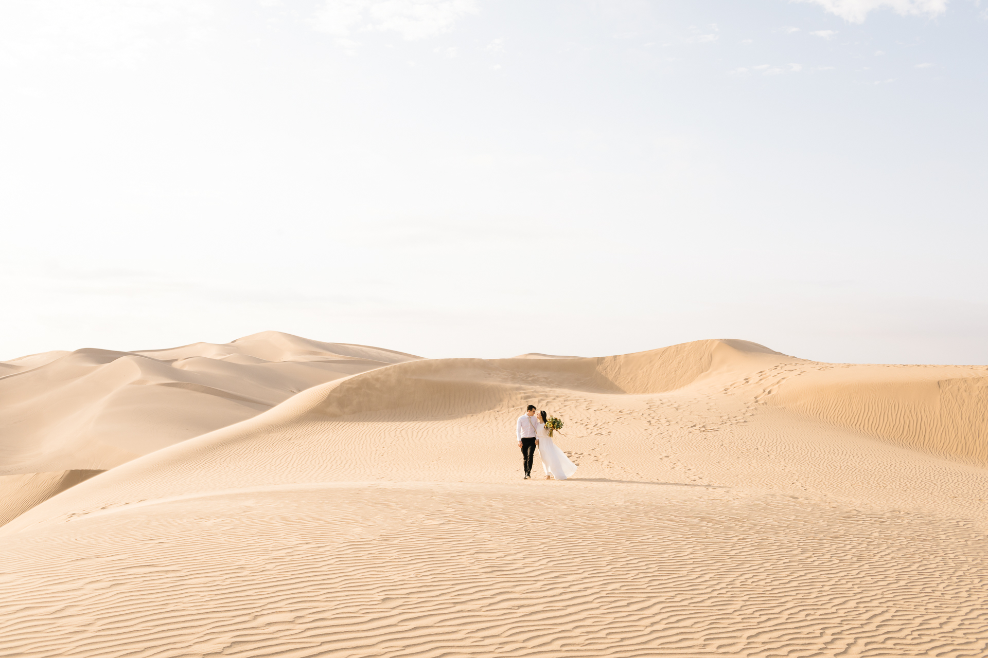 bride and groom photos at glamis sand dunes