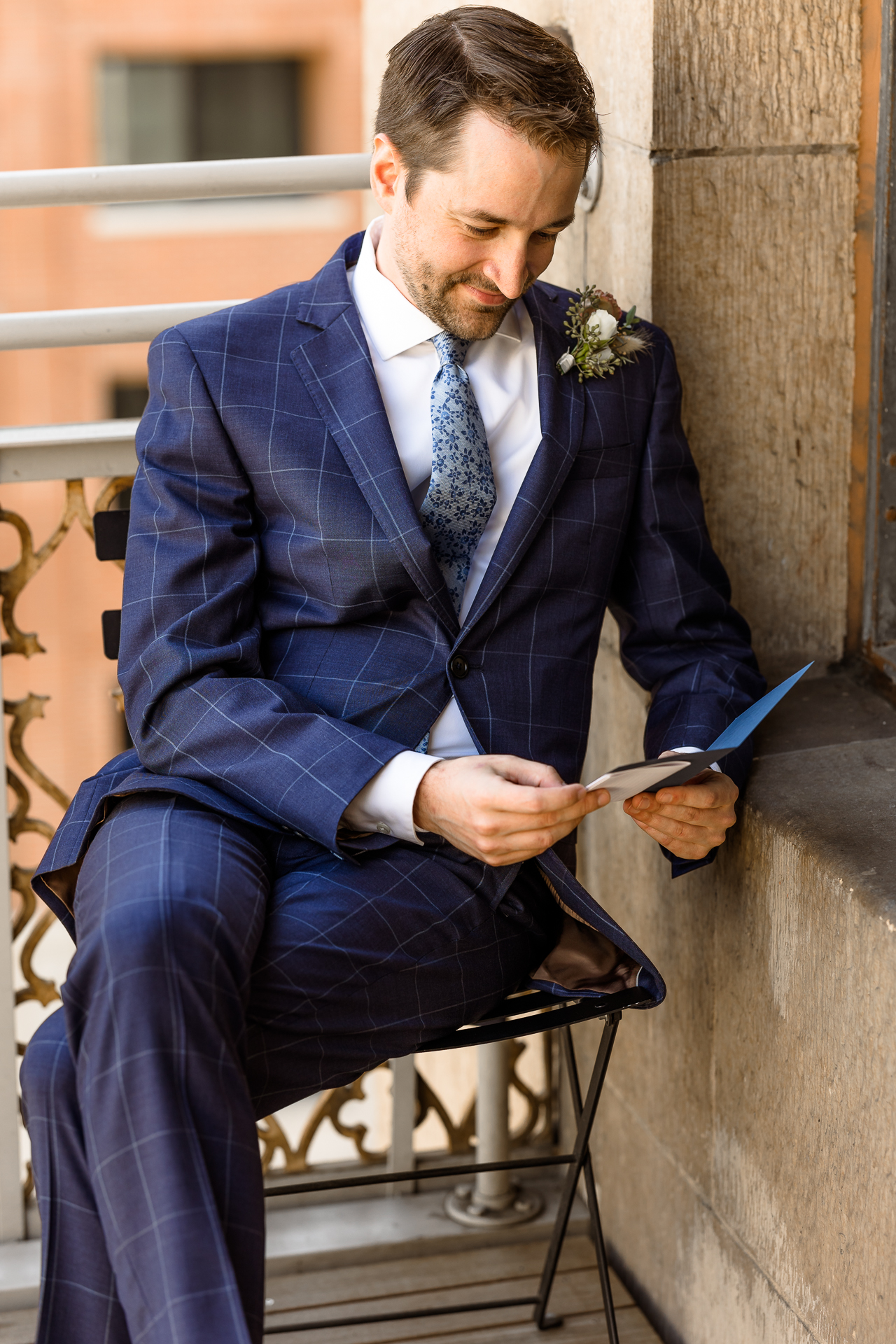 ace hotel downtown los angeles - groom reading letter from bride